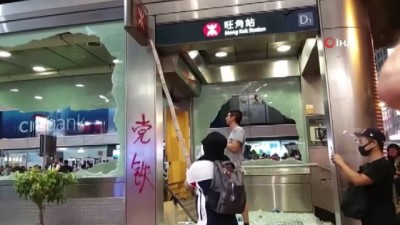 geri cekilme -  - Hong Kong’da protestocular Çin’in yıl dönümünde sokaklarda Videosu