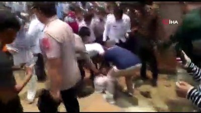 bicakli saldiri -  - Endonezya Güvenlik Bakanı’na bıçaklı saldırı  Videosu