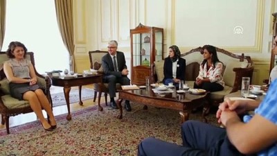 Mısırlı genç kız Türk Büyükelçiliği makamını 'temsili olarak' devraldı - KAHİRE