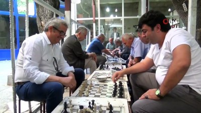 satranc -  Siirt'teki bu kahvehane diğerlerinden çok farklı...Burada kart değil 'satranç' oynuyorlar Videosu