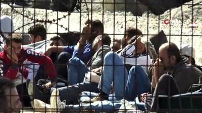 gezi teknesi -  Tur teknesine turist gibi bindiler, Yunanistan'a kaçarken yakalandılar  Videosu