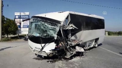 turist kafilesi - Turistleri taşıyan midibüs direğe çarptı: 4 yaralı - AYDIN  Videosu