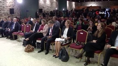  Bakan Çavuşoğlu:“Terör örgütüyle mücadele etmek meşru hakkımızdır” 