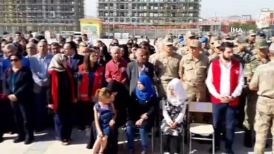 turk bayragi -  Barış Pınarı Harekatı'nda şehit olan 9 aylık bebek ve memur törenin ardından memleketlerine uğurlandı  Videosu