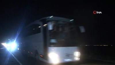 arazi araci -  Sınıra Suriye Milli Ordu askeri ile silahla donatılmış arazi aracı gönderildi Videosu