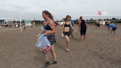  Finlandiyalı voleybolcular Lara sahilini temizledi 