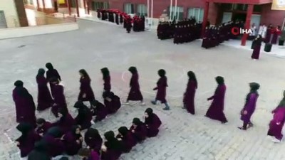 mudur yardimcisi -  Şanlıurfalı öğrencilerden Barış Pınarı Harekatı’na 'ay-yıldız' figürlü destek  Videosu
