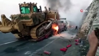 askeri konvoy -  Askeri araç taşıyan tırda yangın Videosu