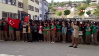 komando -  Okul bahçesinde öğrencilerden komando marşı  Videosu