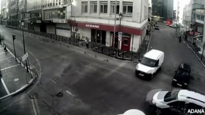  Adana'daki trafik kazaları güvenlik kameralarına yansıdı 