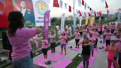 kanserle mucadele -  Yoga yaparak meme kanserine dikkat çektiler Videosu
