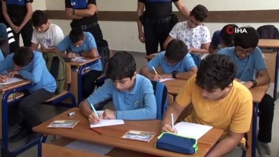 askerlik subesi -  Adanalı öğrenciler Mehmetçiğe mektup gönderip selam durdu  Videosu