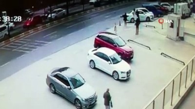 yaya gecidi -  Beylikdüzü'nde kadın sürücünün çarptığı yaşlı adam hayatını kaybetti  Videosu