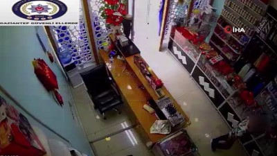 kagit para -  Hırsızlar önce kameraya sonra polise yakalandılar Videosu