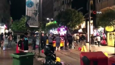 kiz arkadas -  Taksiciden aracına tekme atan şahsa uçar tekme  Videosu