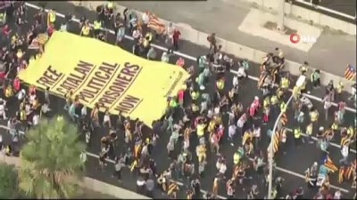 referandum -  - Barselona’da Protestolar Sürüyor
- Uçuşlar İptal Edildi  Videosu