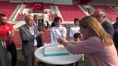 olimpiyat oyunlari - Dünya ikincisi özel sporcu Fatma'ya sürpriz doğum günü Videosu