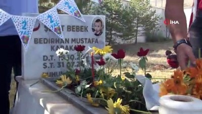 bombali saldiri -  En buruk doğum günü... Şehit Bedirhan bebek 2. yaş gününde mezarı başında anıldı  Videosu