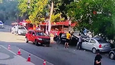 devlet hastanesi -  Kontrolsüz kavşakta 3 araçlı zincirleme kaza kamerada: 1 yaralı  Videosu