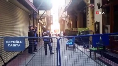  Beyoğlu'nda tarihi bina çökme riski nedeniyle boşaltıldı