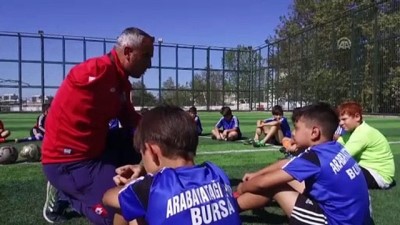 elektrik akimi - Futbol tutkusu tek koluyla hayata bağladı - BURSA  Videosu