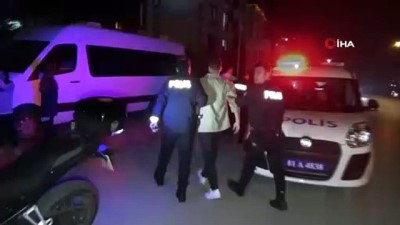 polis araci -  Arabada uyuşturucu partisini polis bastı  Videosu