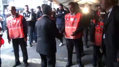baskan adayi - Başkan adayları üyeleri kapıda karşıladı  Videosu