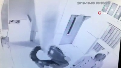 maskeli hirsizlar -  Öğrenci servisi ile iş yeri soymaya çalışan hırsızların polis tarafından yakalanma anı kamerada  Videosu