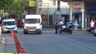 bomba panigi -  Aydın’da askeri bina önündeki sahipsiz çanta fünye ile patlatıldı Videosu
