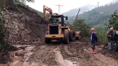 koy yollari - Giresun'daki şiddetli yağış - Yol açma çalışmaları  Videosu