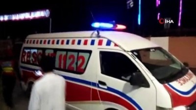 asiri hiz -  - Pakistan’da ambulansla treyler çarpıştı: 9 ölü  Videosu