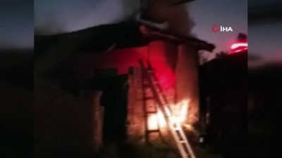 cati kati -  Ula’da kullanılmayan ahşap evde çatı yangını  Videosu