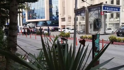 guvenlik kamerasi -  Adliye önünde saldırıya uğrayan muhabirin duruşması görüldü  Videosu
