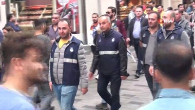 seyyar saticilar -  Beyoğlu Zabıtası, Taksim’de dilencilere ve seyyar satıcılara göz açtırmıyor Videosu