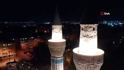 mimari -  Gök Medrese gece görüntüsüyle de hayran bırakıyor  Videosu