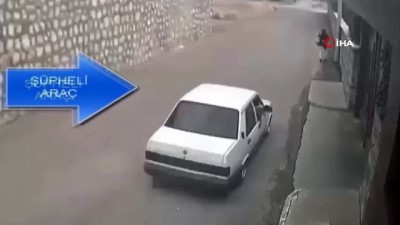 supheli arac -  Plakasız araçla böyle kapkaç yaptılar Videosu