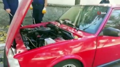 sparta -  Araca saklanan yılanı itfaiye ekipleri çıkarttı Videosu