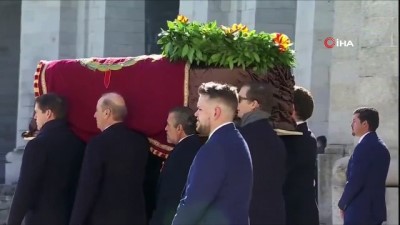 hukumet -  - İspanya’da Diktatör Franco’nun Mezarı Nakledildi Videosu
