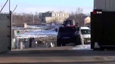 ipekyolu -  Van’da silah, mühimmat ve yaşam malzemesi ele geçirildi  Videosu
