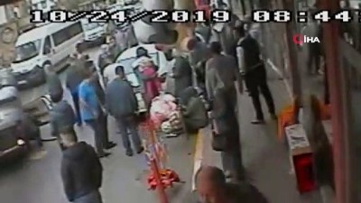 guvenlik kamerasi -  Anne ile küçük kızının ölümden döndüğü inanılmaz kaza kamerada  Videosu