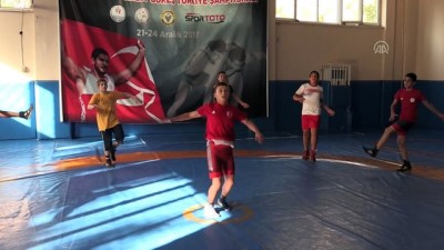 milli guresci - Balkan şampiyonu milli güreşçi hedef büyüttü - ADANA  Videosu
