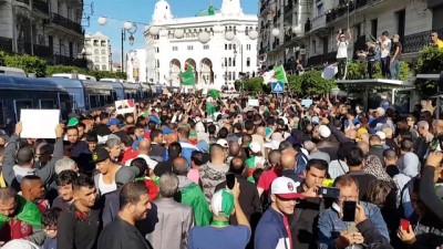 Cezayir'de 'Buteflika rejimi temsilcileri' protesto edildi - CEZAYİR