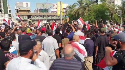 ses bombasi - Irak'ta Yeşil Bölge'ye yakınlaşmak isteyen göstericilere müdahale - BAĞDAT  Videosu