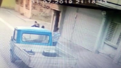 guvenlik kamerasi - Kapkaççı kameraya yakalandı - ADANA  Videosu