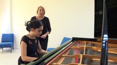 12 yaşındaki piyanist Papatya, New York'ta sahne alacak - İZMİR 