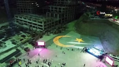 5 yildizli otel -  3 bin 250 adet mumdan Türk bayrağı yaptılar  Videosu