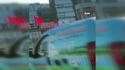 kirkoy -  İstanbul’da dehşete düşüren görüntüler...Aracı ile önünü kestiği üniversite öğrencisinin aracının camını tekmeledi, defalarca çarptı  Videosu