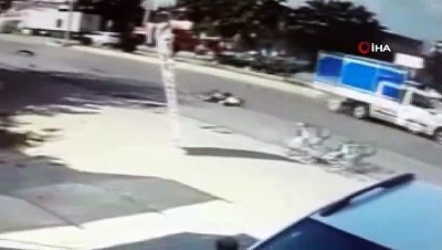yaya gecidi -  Motosiklet sürücüsünün ölümcül hatası  Videosu