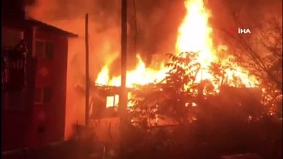 amator kamera -  2 katlı ev alev alev yanarak küle döndü Videosu