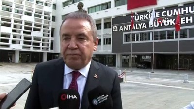  Antalya Büyükşehir Belediyesi yerleşkesine dev Atatürk heykeli